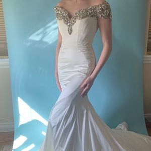 WHITE SHERRI HILL COUTURE PAGEANT PROM GOWN